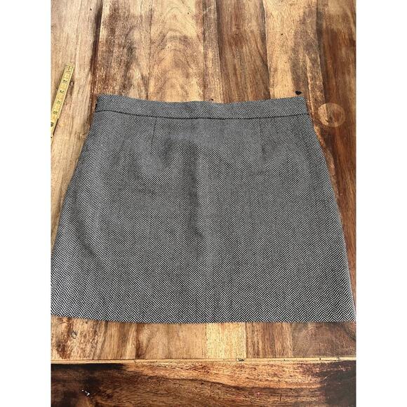 Gap Women's Gray Black Herringbone Pattern Mini Skirt Size 8 - Picture 5 of 6